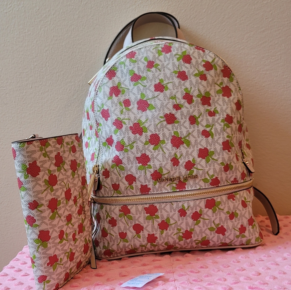 Michael Kors backpack and wallet - Picture 7 of 16